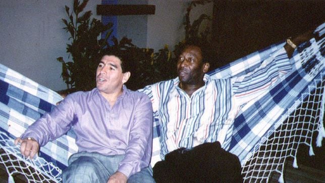 Cinco consejos de Pelé a Maradona 