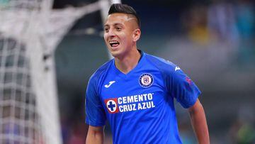 According to multiple reports in the Netherlands, Ajax are preparing an interesting offer to sign Roberto Alvaradro from for Cruz Azul.
