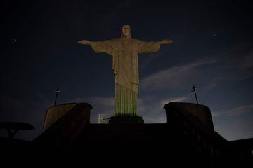 In Brazil, the Christ the Redeemer statue had its lights turned out to condemn the racist acts against Vinicius Junior.