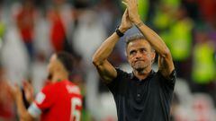Spain's coach #00 Luis Enrique applauds supporters after they lost on penalty shoot-out the Qatar 2022 World Cup round of 16 football match between Morocco and Spain at the Education City Stadium in Al-Rayyan, west of Doha on December 6, 2022. (Photo by Odd ANDERSEN / AFP)