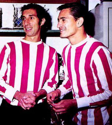 Bilardo estudió medicina y se especializó en Ginecología. Aquí a la izquierda en su etapa como futbolista en el Estudiantes de La Plata.