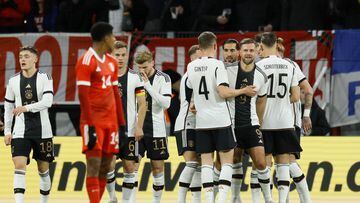 Mainz (Germany), 25/03/2023.- Germany's Niklas Fuellkrug (L2) celebrates with teammates after scoring the 1-0 during the international friendly soccer match between Germany and Peru in Mainz, Germany, 25 March 2023. (Futbol, Amistoso, Alemania) EFE/EPA/RONALD WITTEK

