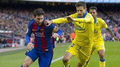 Helder Lopes y Leo Messi durante el FC Barcelona-Las Palmas de Liga Santander. 