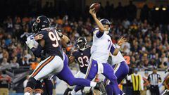 Oct 9, 2017; Chicago, IL, USA; Minnesota Vikings quarterback Case Keenum (7) passes against the Chicago Bears during the second half at Soldier Field. The Vikings won 20-17. Mandatory Credit: Patrick Gorski-USA TODAY Sports