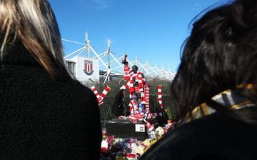 Football fans pay their respects in memory of Gordon Banks at the bet365 Stadium.