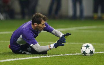 Porto's Iker Casillas in the pre-match warm-up tonight.