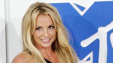 Britney Spears posa en topless y enciende redes sociales