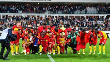 Players of Lens celebrate their victory after the French Ligue 1 Uber Eats soccer match between Lens and Troyes at Stade Bollaert-Delelis on September 9, 2022 in Lens, France. (Photo by Baptiste Fernandez/Icon Sport via Getty Images)