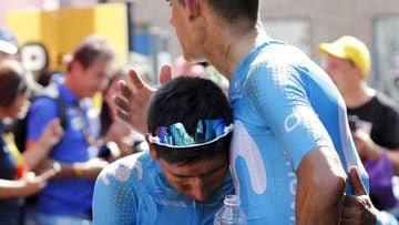 Nairo Quintana abraza a Andrey Amador luego de la dura etapa de pav&eacute;s antes del descanso en el Tour de Francia.