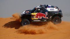 Carlos Sainz durante la sexta etapa del Rally Dakar 2021.