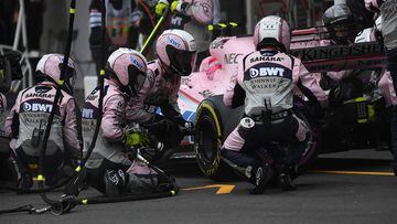 El equipo Force India haciendo un pit stop durante el 2017.