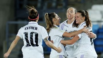 Soccer Football - Women's Champions League - Group A - Real Madrid v Chelsea - Estadio Alfredo Di Stefano, Madrid, Spain - December 8, 2022 Real Madrid's Caroline Weir celebrates scoring their first goal with teammates REUTERS/Isabel Infantes