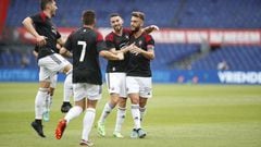 Torres celebra el gol con sus compañeros.