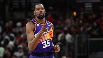 CHICAGO, ILLINOIS - MARCH 03: Kevin Durant #35 of the Phoenix Suns reacts after scoring in the second half against the Chicago Bulls at United Center on March 03, 2023 in Chicago, Illinois. NOTE TO USER: User expressly acknowledges and agrees that, by downloading and or using this photograph, User is consenting to the terms and conditions of the Getty Images License Agreement.   Quinn Harris/Getty Images/AFP (Photo by Quinn Harris / GETTY IMAGES NORTH AMERICA / Getty Images via AFP)