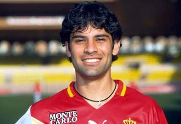 Desde joven el “Káiser” demostró su talento tanto en el futbol azteca como con la selección mexicana. Después de su participación en la Copa América 1999 con el Tri, Márquez fue traspasado al Mónaco y su primer partido en la liga francesa fue en agosto del 1999.
