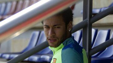 Neymar, en un entrenamiento del Bar&ccedil;a.