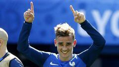 . Lyon (France), 26/06/2016.- Antoine Griezmann of France reacts after the UEFA EURO 2016 round of 16 match between France and Ireland at Stade de Lyon in Lyon, France, 26 June 2016.