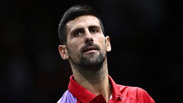 El tenista serbio Novak Djokovic reacciona durante su partido ante Tallon Griekspoor en el Masters 1.000 de París.