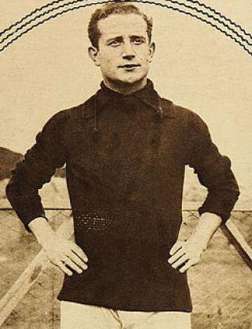 Juan Legarreta fue un futbolista español y fue el segundo nacionalizado en jugar por la Roja. Antes estuvo el escocés Colin Campbell.