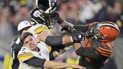 En los instantes finales del encuentro entre Cleveland y Pittsburgh, el defensive end de Browns agredi&oacute; violentamente al quarterback de Steelers.