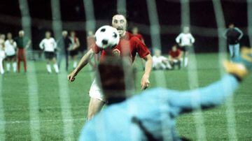 Delantero de Checoslovaquia que le dio el título de Europa en 1976, picando el penal de la corona en la final contra Alemania.