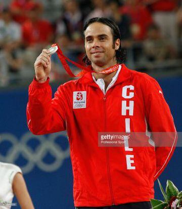 En Beijing 2008, Fernando González agigantó su legado y se convirtió en el primer chileno en lograr las tres medallas olímpicas. Por desgracia, aquella vez fue la de plata tras perder en la final del singles ante el español Rafael Nadal.