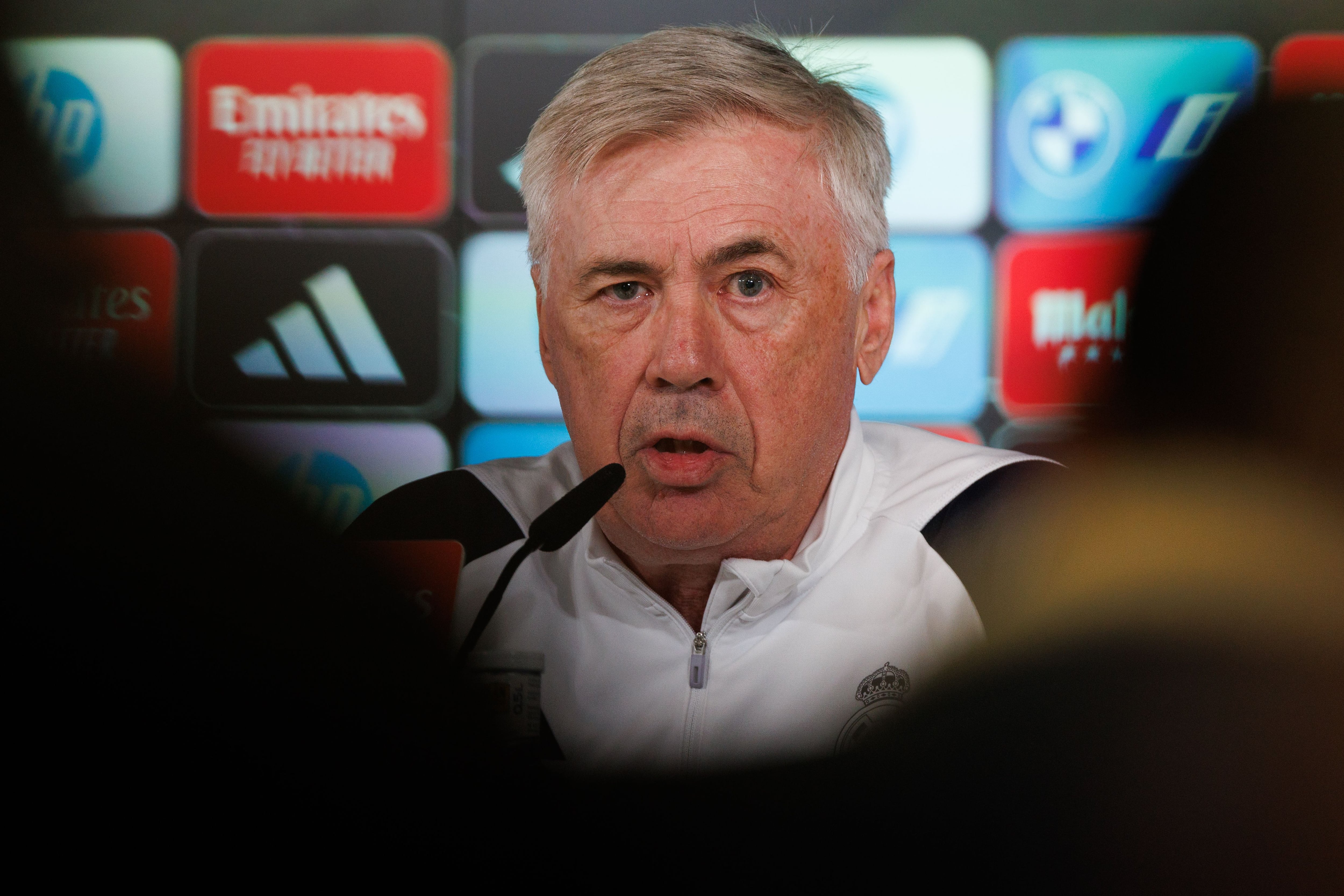 Ancelotti: “A Vinicius le dan patadas, le insultan... ¿y él qué tiene que hacer?”