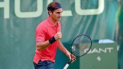Roger Federer celebra un punto en el torneo de Halle.