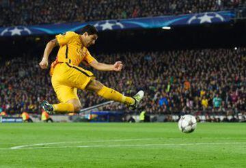 Luis Suarez gets a shot away but this one doesn't end up in the onion bag
