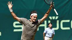 Roger Federer celebra su triunfo en Halle.