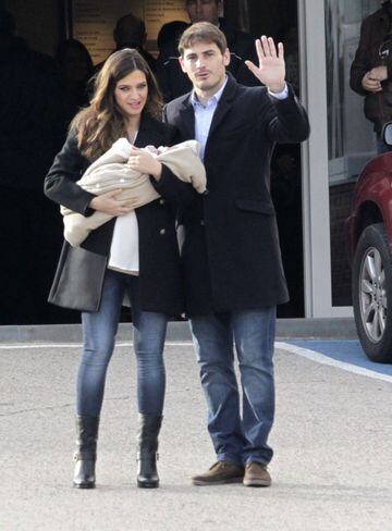 2014. Sara Carbonero e Iker Casillas con su hijo recién nacido Martí­n.