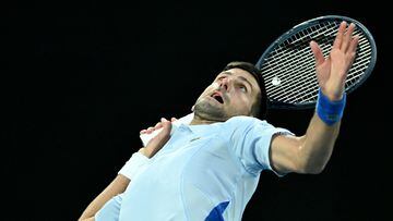 Novak Djokovic, contra Tomás Martín Etcheverry en el Open de Australia.