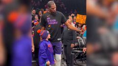 Suns’ star Kevin Durant took a selfie with a young fan who was too short to take it himself and his happy dance afterwards is the most precious thing.