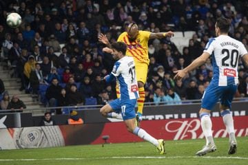 Arturo Vidal adelantó al Barça. 1-2.