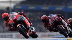 Repsol Honda Team's Spanish rider Marc Marquez (L) competes ahaed of Ducati Lenovo Team's Italian rider Francesco Bagnaia (R) during the MotoGP Sprint race, ahead of the French Moto GP Grand Prix at the Bugatti circuit in Le Mans, northwestern France, on May 13, 2023. (Photo by JEAN-FRANCOIS MONIER / AFP)