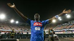 Kalidou Koulibaly celebrando la victoria frente al Parma tras el pitido final del colegiado. 