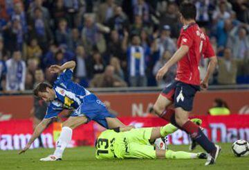 Despedida, 8 mayo 2010, Espanyol-Osasuna: Juega sus últimos minutos y al final del partido es manteado por sus compañeros.