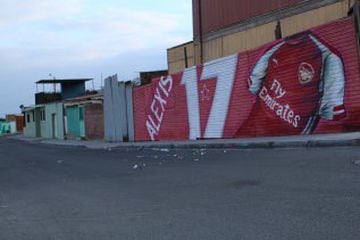 El mural del delantero Alexis Sánchez con la camiseta de Arsenal fue el último que se estrenó en Tocopilla. 