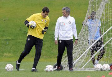 Julio C&eacute;sar y Mourinho en un entrenamiento del Inter de Mil&aacute;n en mayo de 2010, d&iacute;as antes de la final de la Champions. 