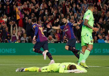 Barcelona's Lionel Messi celebrates with Luis Suárez