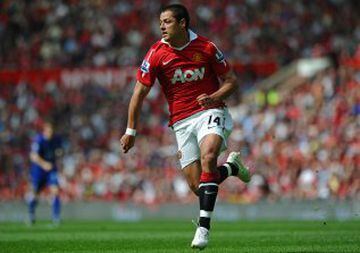 En 2010 fue fichado por el Manchester United, quien pagó 7.5 mde a las Chivas.