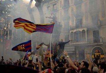 FC Barcelona supporters celebrate their team's victory in the Spanish league title at Canaletas source at Las Ramblas, in Barcelona, Spain, Saturday, May 14, 2016. 