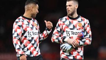 MANCHESTER, ENGLAND - NOVEMBER 10: Casemiro of Manchester United talks to Manchester United goalkeeper David de Gea before the Carabao Cup Third Round match between Manchester United and Aston Villa at Old Trafford on November 10, 2022 in Manchester, England. (Photo by Simon Stacpoole/Offside/Offside via Getty Images)