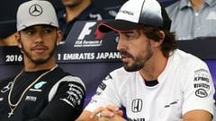 Lewis Hamilton y Fernando Alonso en una rueda de prensa.