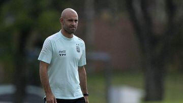 Argentina's U20 coach Javier Mascherano looks on during a training session in Ezeiza, Buenos Aires, on March 23, 2022. (Photo by JUAN MABROMATA / AFP)