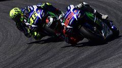 Moto GP Spanish rider Jorge Lorenzo (R), teammate Italian rider Valentino Rossi (C) and Spanish rider Marc Marquez (L) compete during the Moto Grand Prix at the racetrack in Mugello on May 22, 2016.  Jorge Lorenzo overtook Marc Marquez at the line to win the Italian MotoGP on Sunday, as home favourite Valentino Rossi retired with a mechanical problem. Spaniard Lorenzo took the lead from pole-sitter Rossi at the first corner, but the Italian nine-time world champion bowed out early after his bike failed him when he was looking primed to make a pass.  / AFP PHOTO / GIUSEPPE CACACE