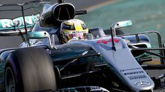 Lewis Hamilton con el Mercedes en Australia.