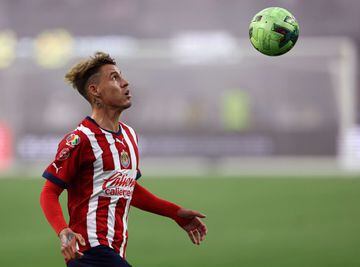 INGLEWOOD, CALIFORNIA - AUGUST 03: Cristian Calderon #26 of Guadalajara Chivas plays a bouncing ball against the Los Angeles Galaxy during the Leagues Cup Showcase 2022 at SoFi Stadium on August 03, 2022 in Inglewood, California.   Harry How/Getty Images/AFP
== FOR NEWSPAPERS, INTERNET, TELCOS & TELEVISION USE ONLY ==