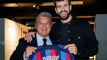 Piqué entrega la camiseta de su último partido al museo del Barça