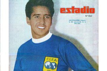 Considerado el mejor lateral del mundo en los 60', 'Fifo' (lo apodaron así tras un partido que jugó por el equipo de la FIFA) brilló en el 'Ballet Azul' y en el Chile tercero del mundo en 1962.